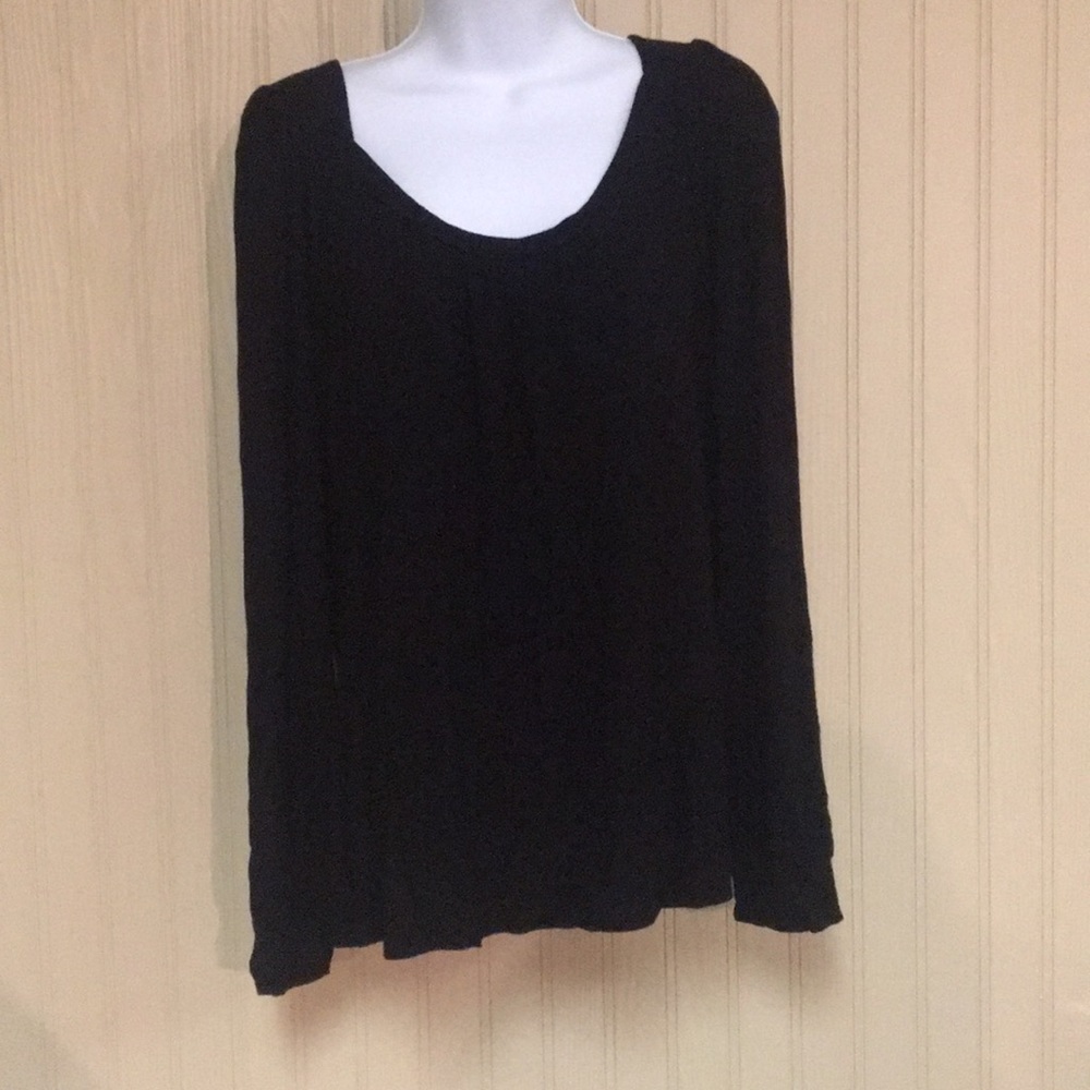 Maurice’s scoop neck long sleeve flowy shirt.